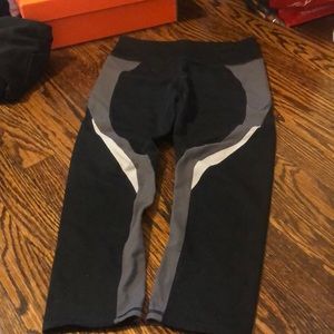 Fabletics Capris